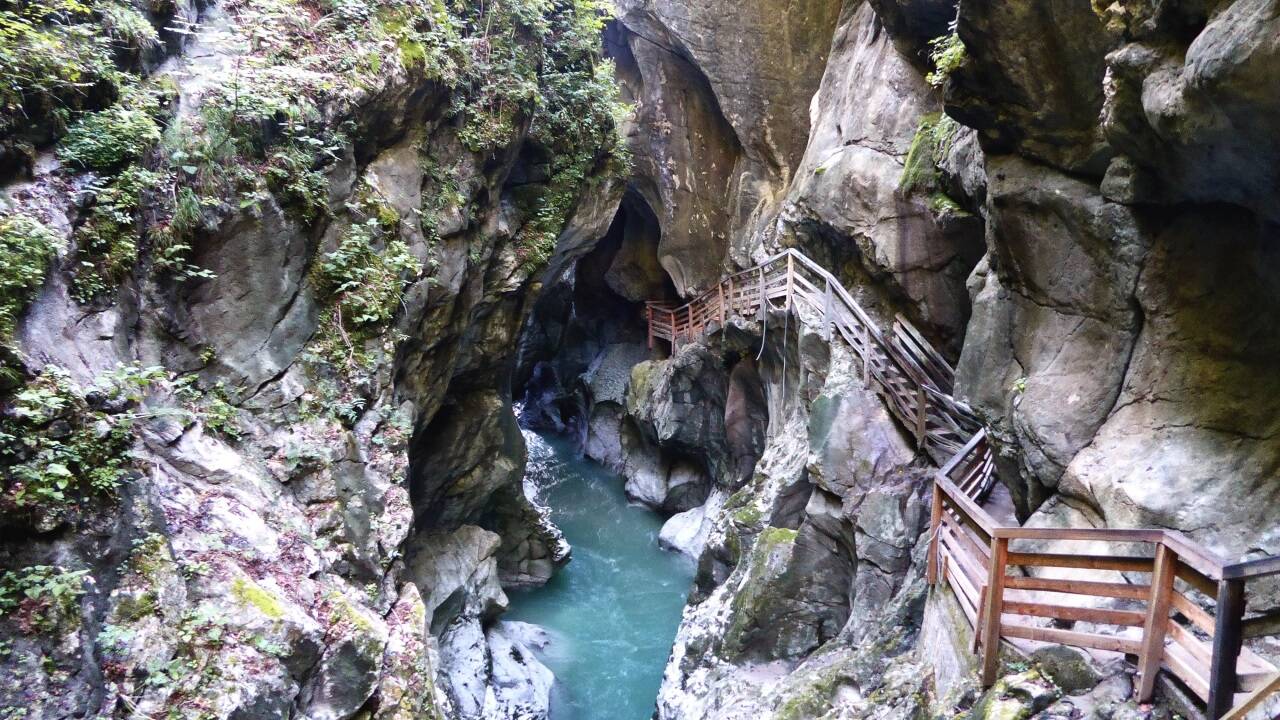 An den engsten Stellen ist die Lammerklamm nur einen Meter breit.  