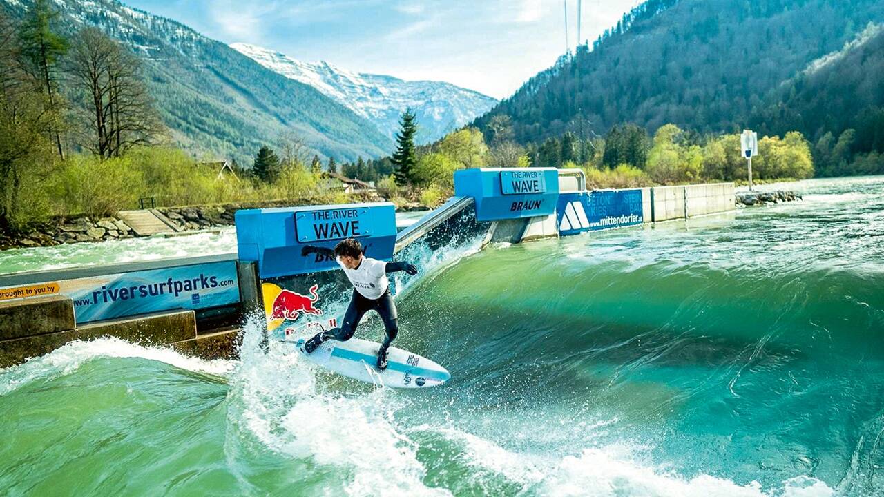 Das Surfen auf der künstlichen Welle ist leichter zu erlernen als jenes auf Meereswellen. 