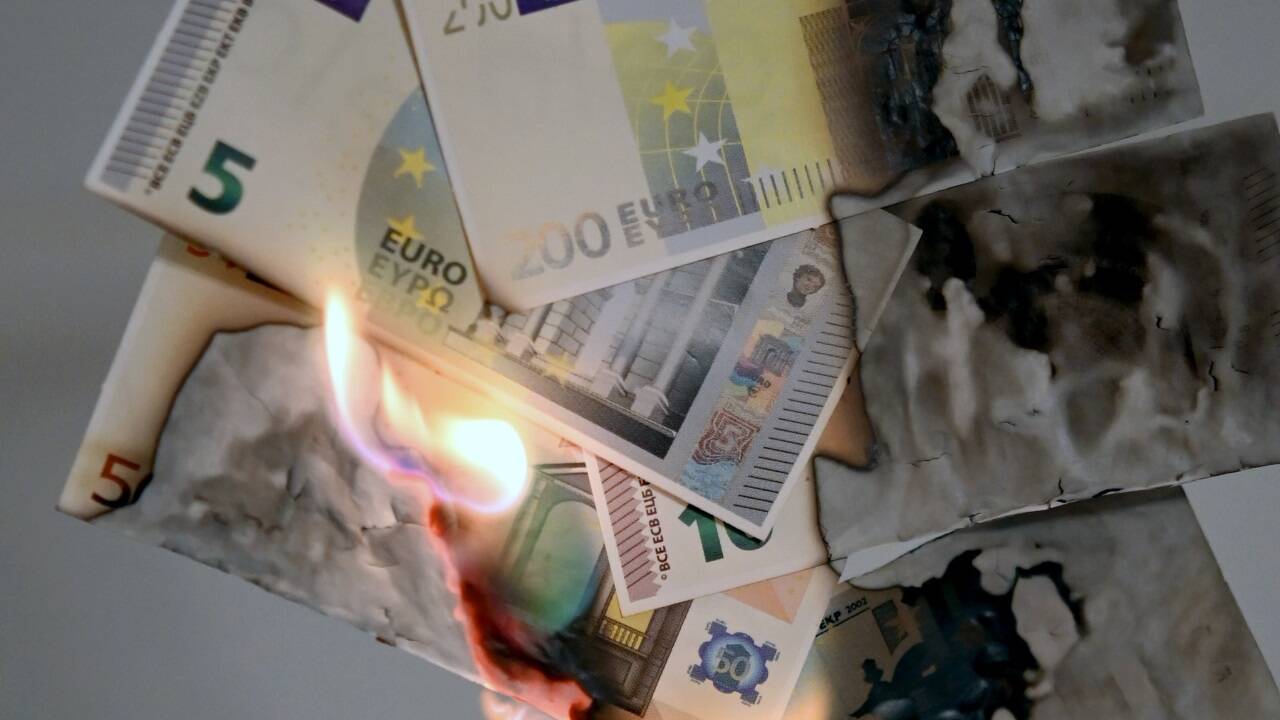 Staatshaushalt in Nöten: Wir verbrennen Milliarden, die wir nicht haben. Staatshaushalt in Nöten: Wir verbrennen Milliarden, die wir nicht haben.