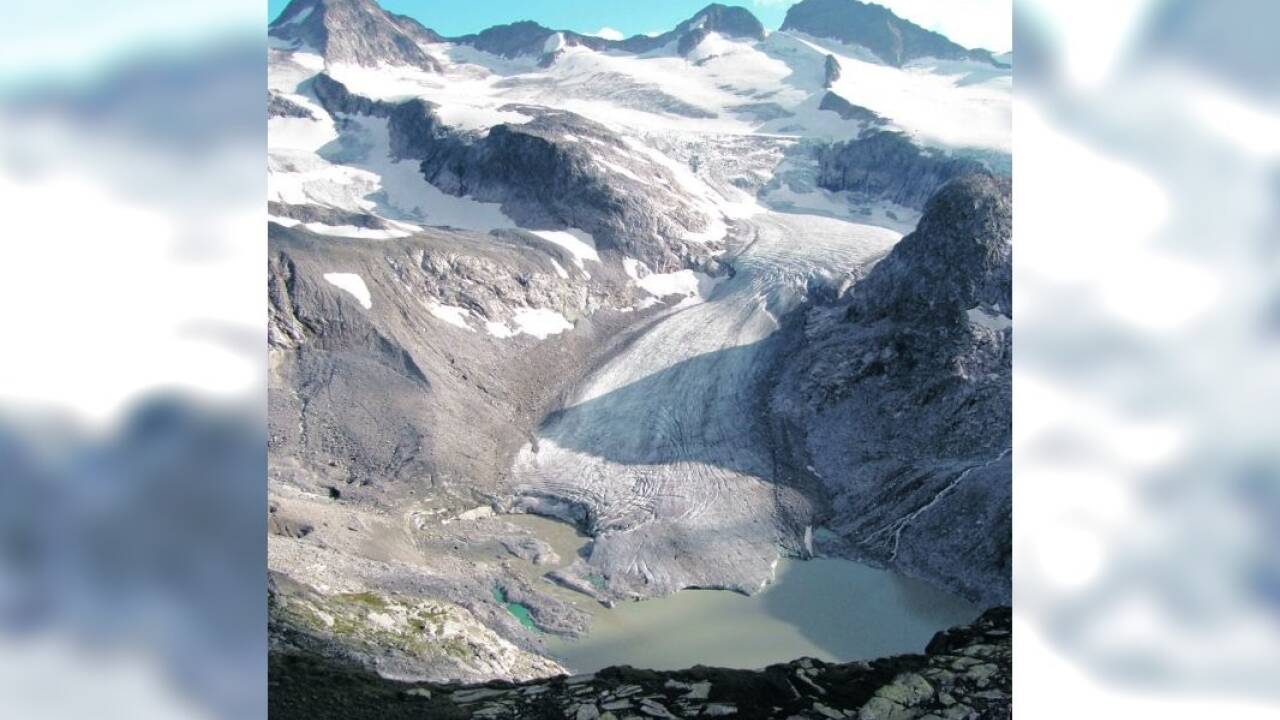 (Archivbild) Der acht Hektar große Eissee von der Kürsingerhütte aus gesehen. Links im Bild erhebt sich der Große Geiger. 