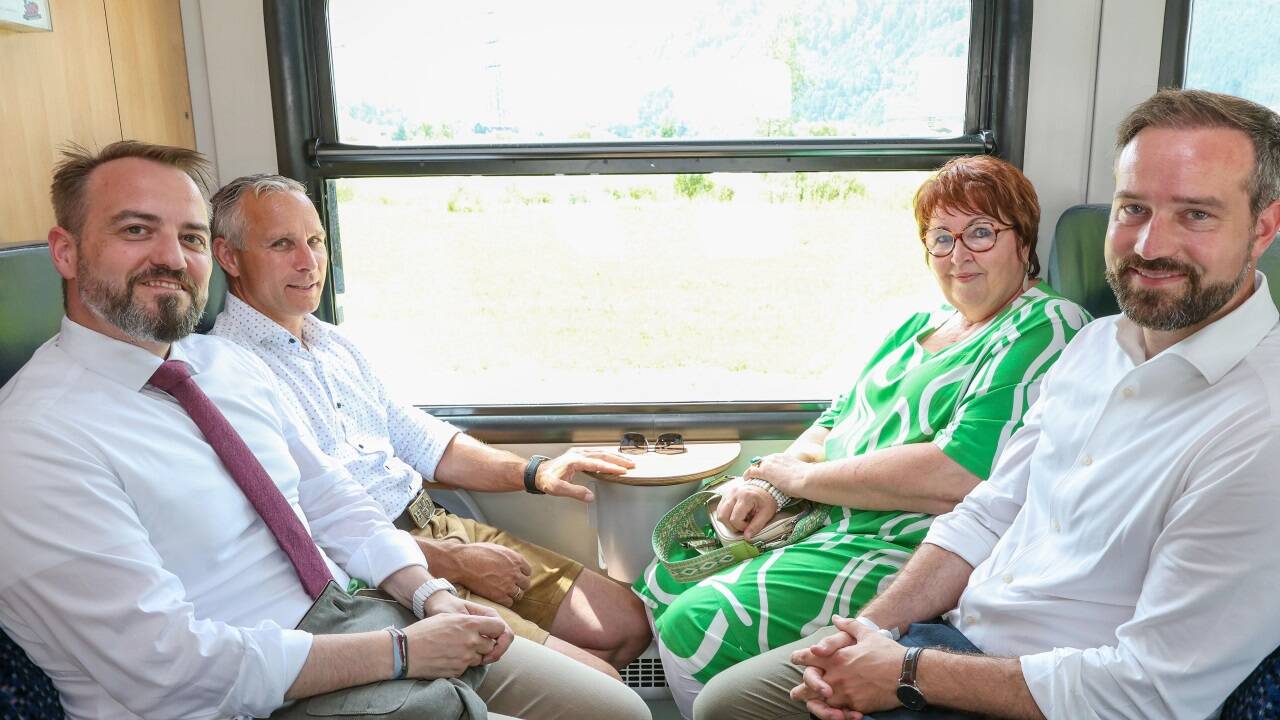 Schnöll auf der Zugfahrt. 