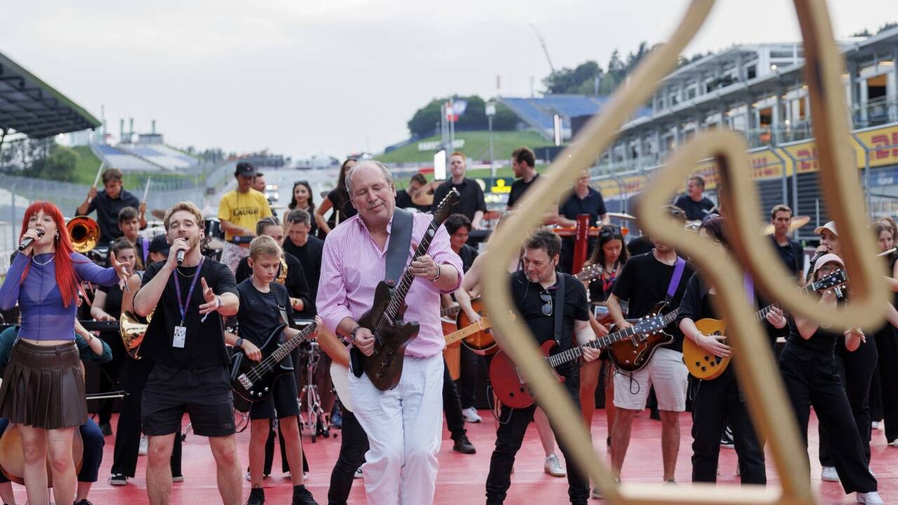 Hans Zimmer mit dem einzigartigen Orchester auf der Start-Ziel-Geraden des Red-Bull-Ring in Spielberg 