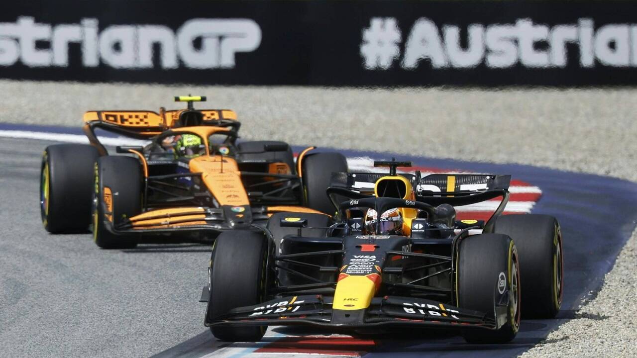 Max Verstappen (vorn) und Lando Norris kollidierten.  