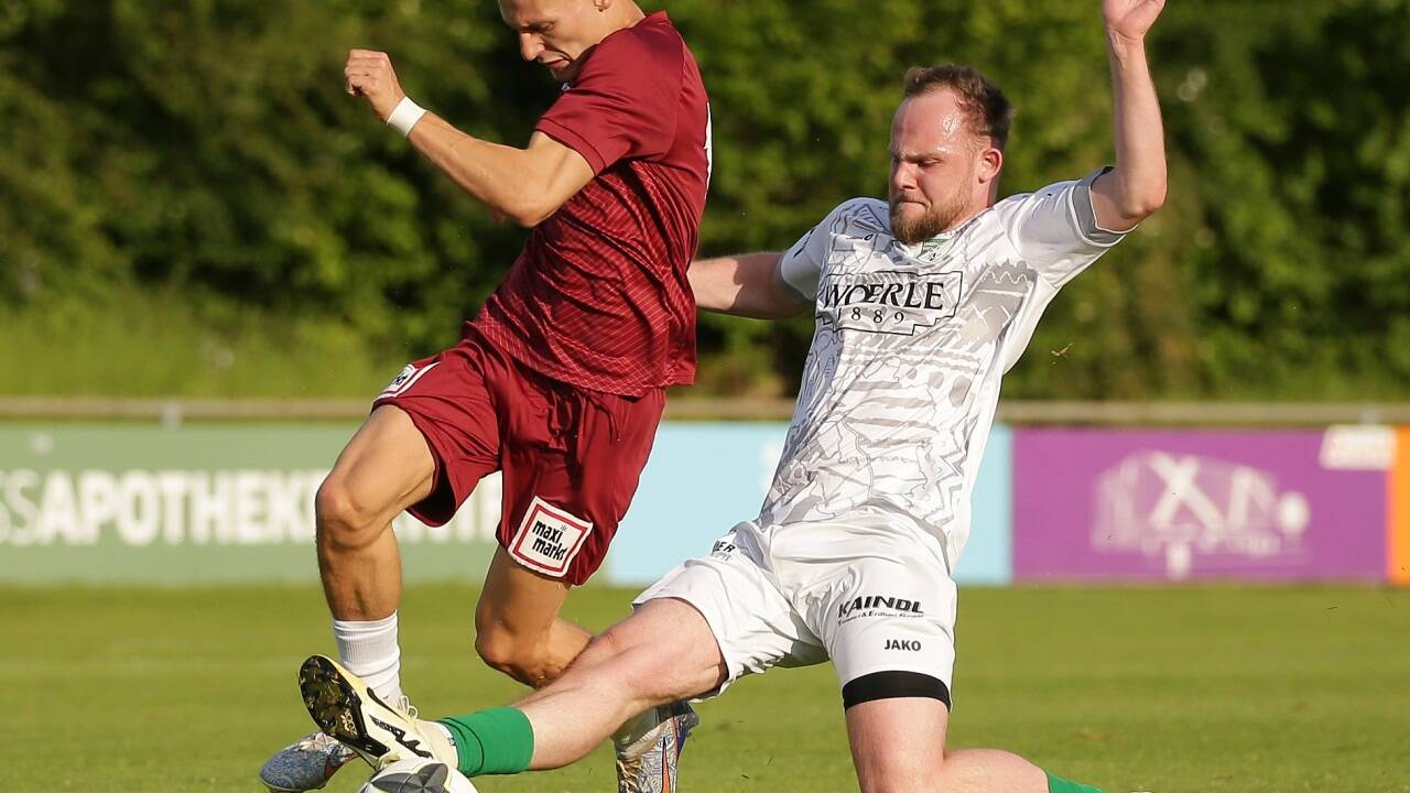 Tobias Moser (links) verlässt Anif. 