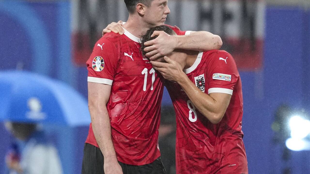 Michael Gregoritsch tröstete Alexander Prass nach dem Schlusspfiff. 
