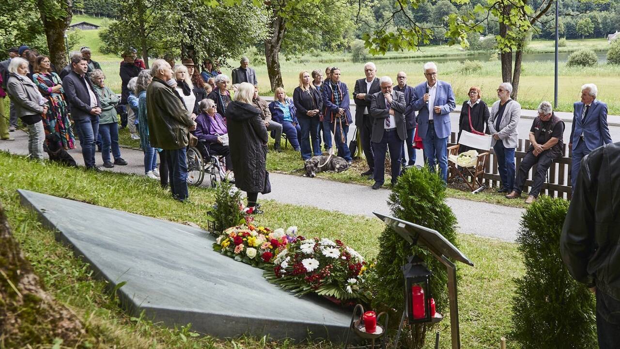 ÖGK-Obmann Andreas Huss stellte klar, dass der Gedenkstein für immer Asyl an diesem Ort haben werde. 