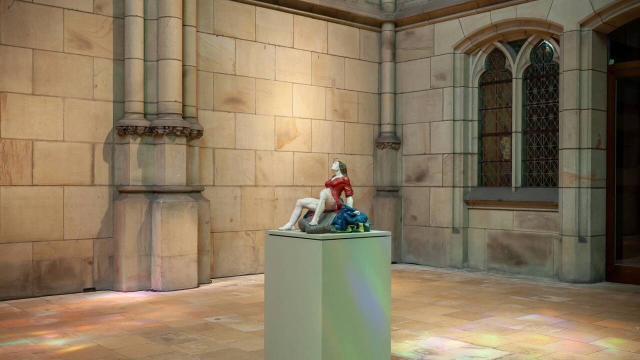 Da war der Kopf noch dran: Die Skulptur „crowning“ von Esther Strauß wurde im Linzer Dom beschädigt.  