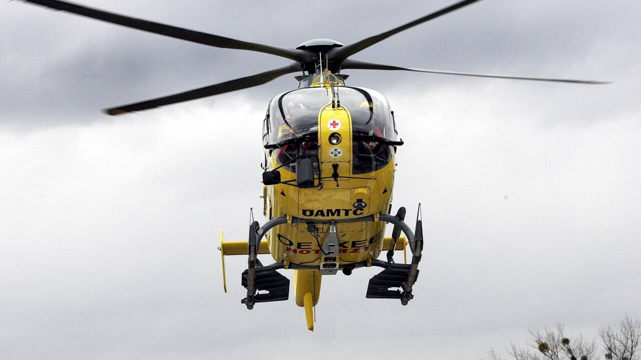 Der schwer verletzte Landwirt wurde mit dem Rettungshubschrauber ins Krankenhaus geflogen (Symbolbild).  