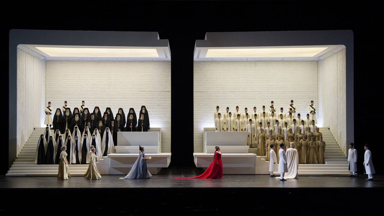 „Aida“ 2017 im Bühnenbild von Christian Schmidt im Großen Festspielhaus war eine besondere Herausforderung für das Technikteam.  