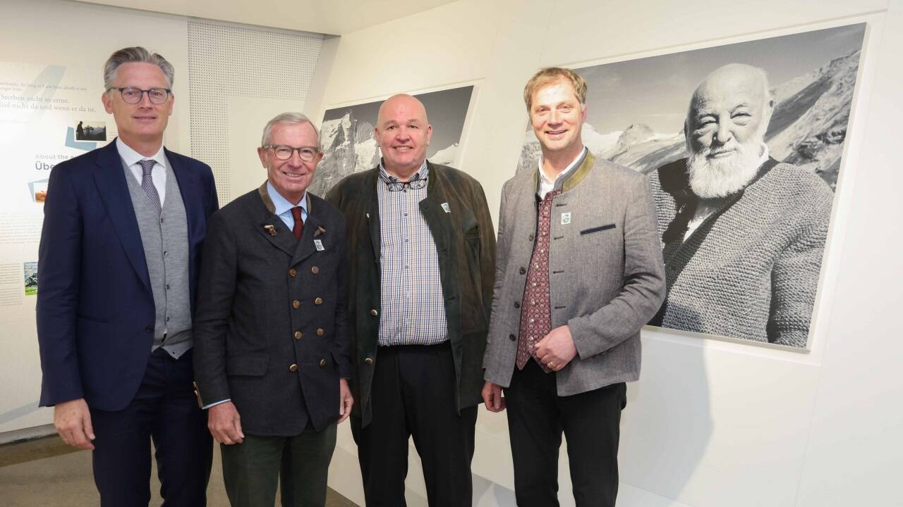 Johannes Hörl, LH Wilfried Haslauer, Karl Forcher und der Heiligenbluter Bürgermeister Martin Lackner. 