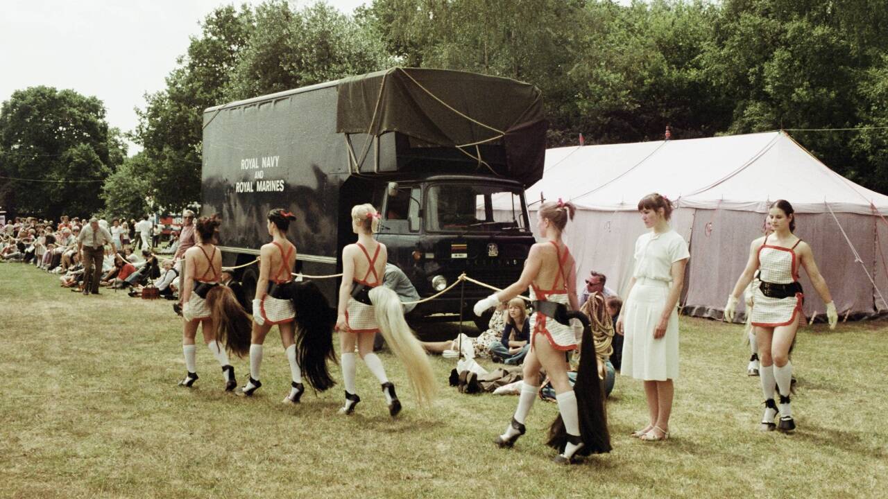 Rose English: „Quadrille (Rose and dancers entering)“. 