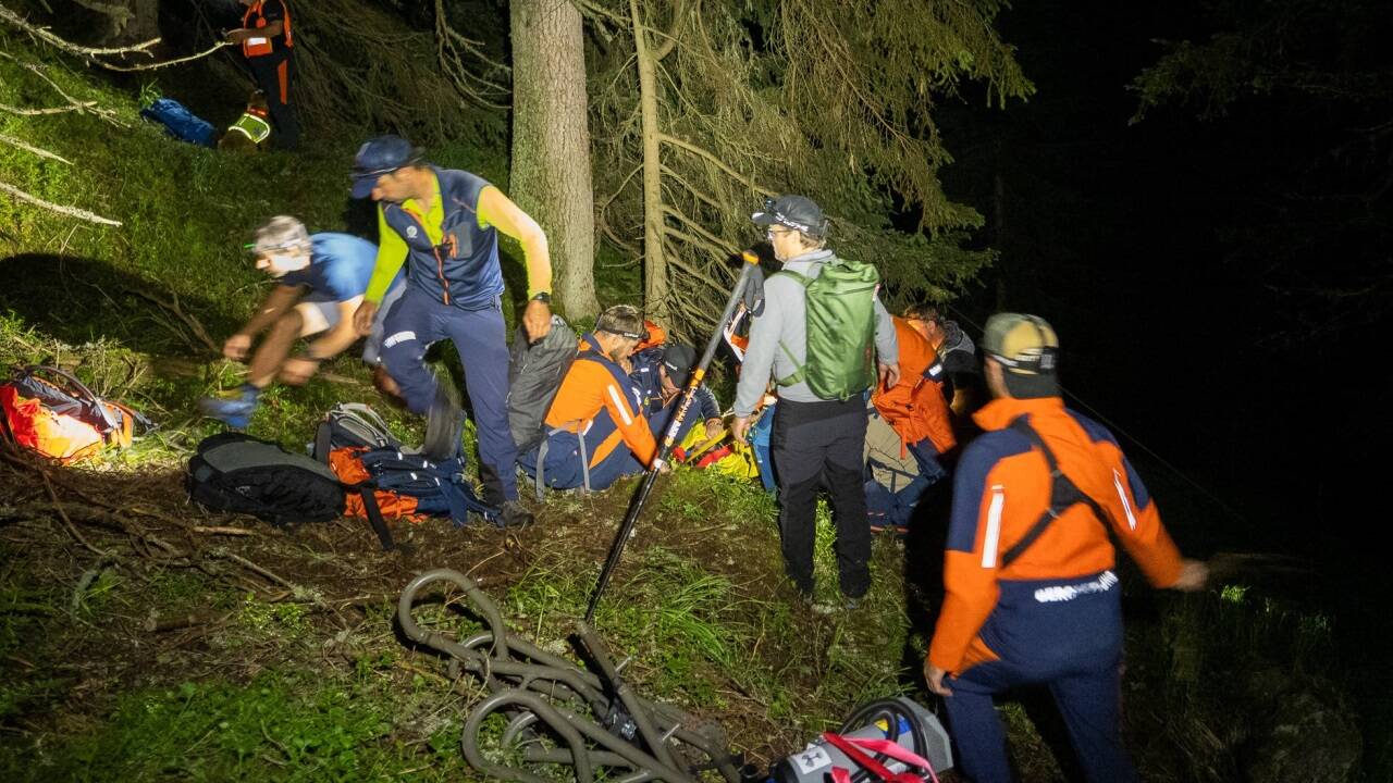 Nächtliche Rettungsaktion im Trattenbachtal in Wald im Pinzgau.  Nächtliche Rettungsaktion im Trattenbachtal in Wald im Pinzgau.