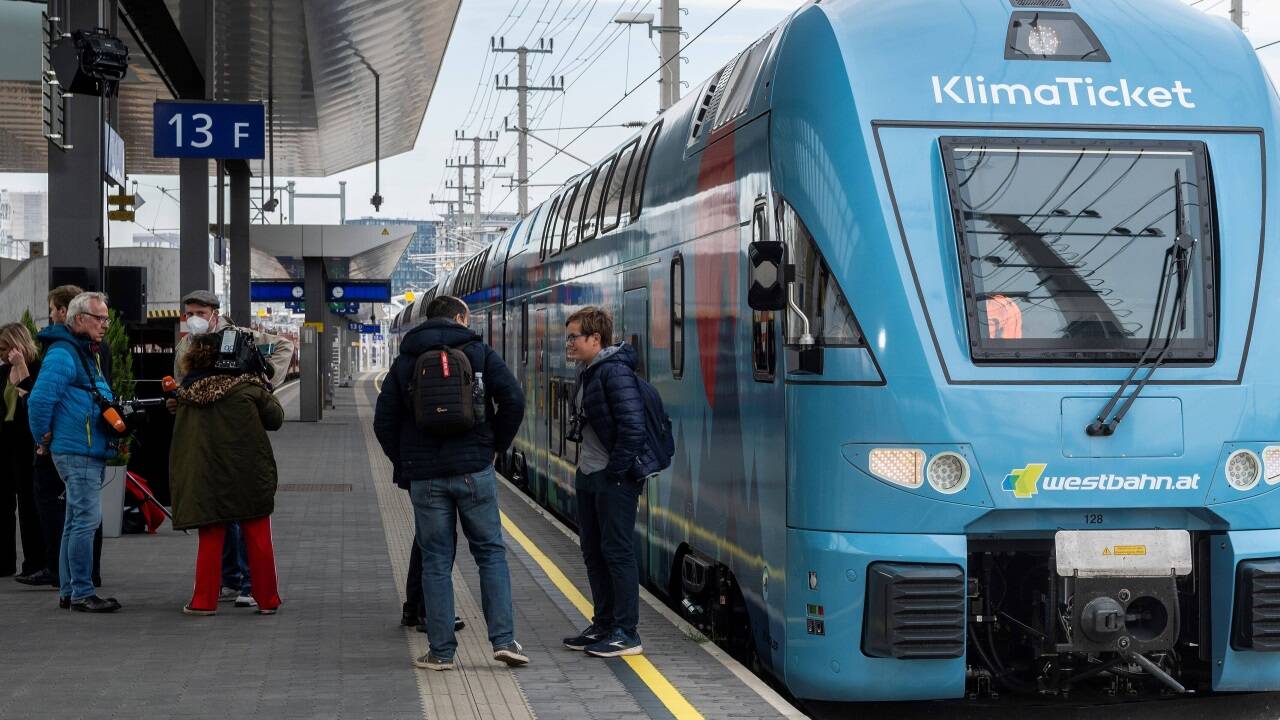 18-Jährige bekommen gratis ein Klimaticket Österreich vom Staat. 