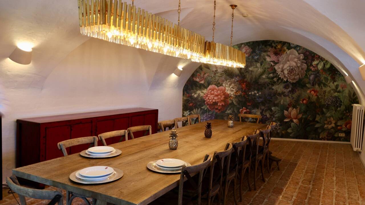 Die Rosenstube des Restaurants kann für Geburtstags- oder andere Feiern reserviert werden. 