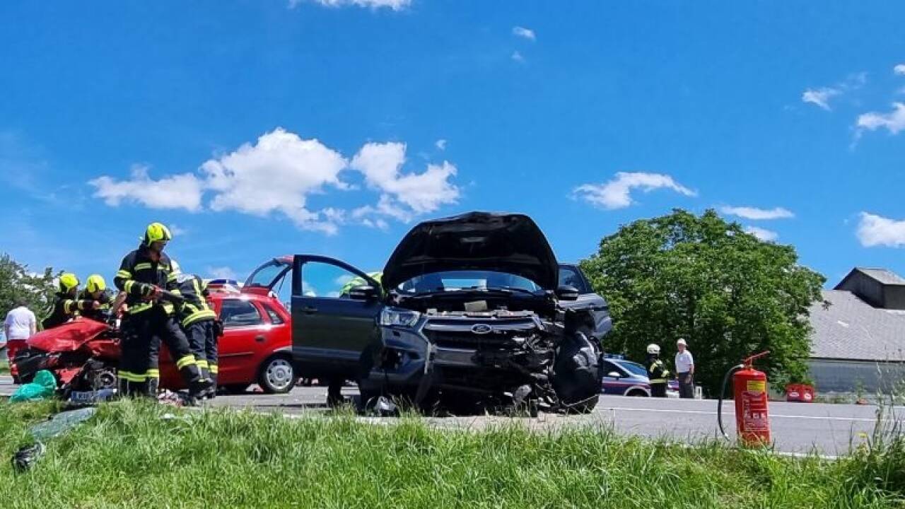 Der 64-jährige Pkw-Lenker wurde mit Verletzungen ins Krankenhaus eingeliefert. 