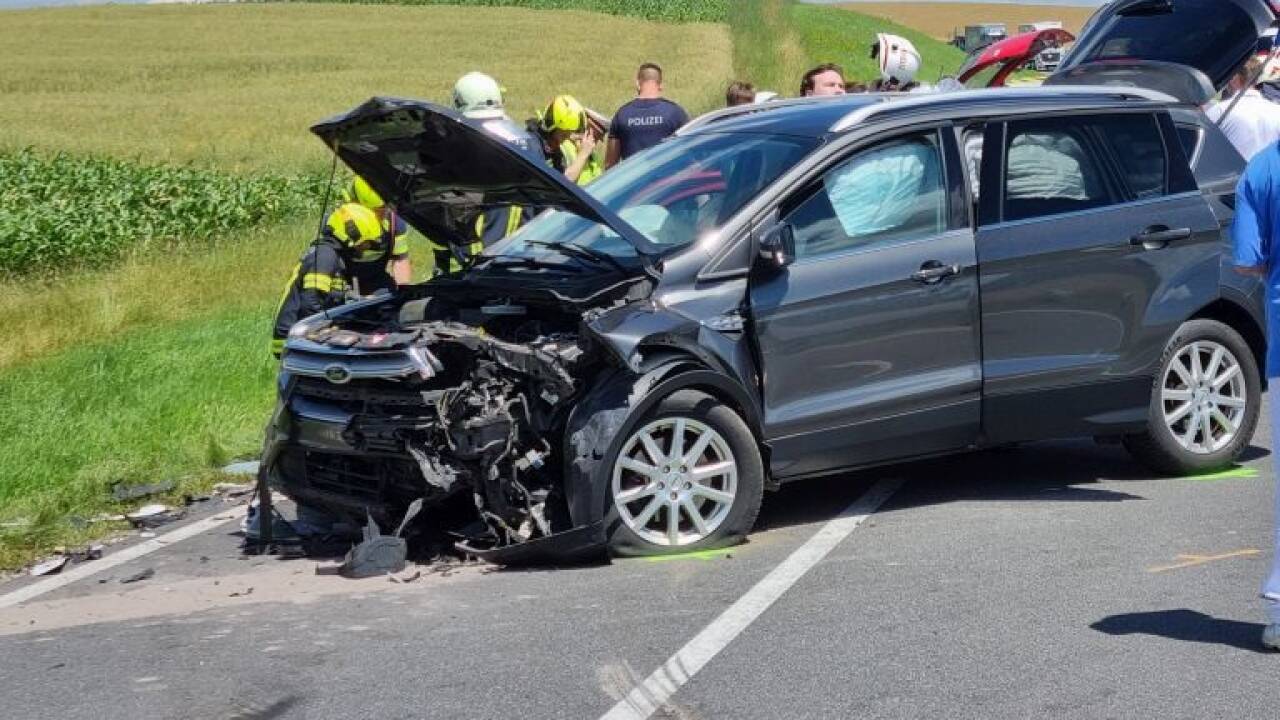 Zu dem schweren Zusammenstoß kam es auf einer Kreuzung. 
