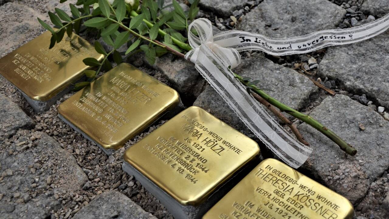 Vier neue Stolpersteine erinnern in Goldegg an Margaretha Bammer, Maria Etzer, Maria Hölzl und Theresia Kössner.  