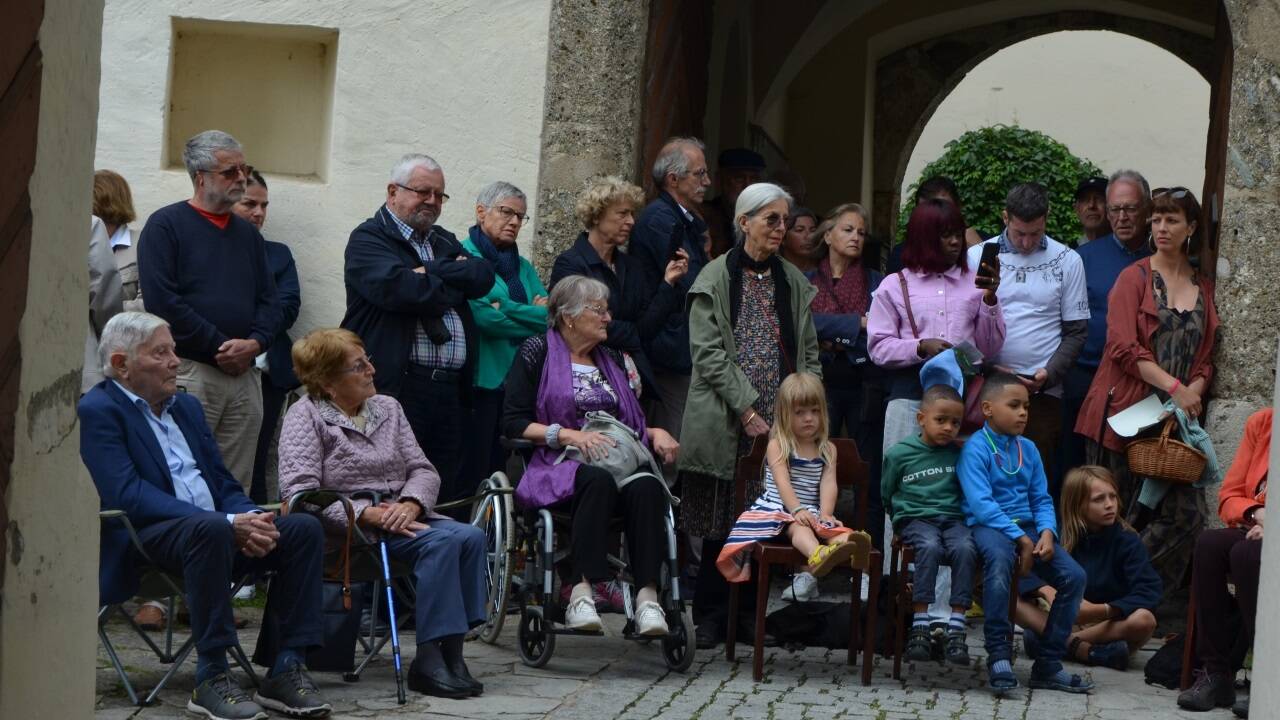 Das Interesse an der Stolpersteinverlegung war groß.  