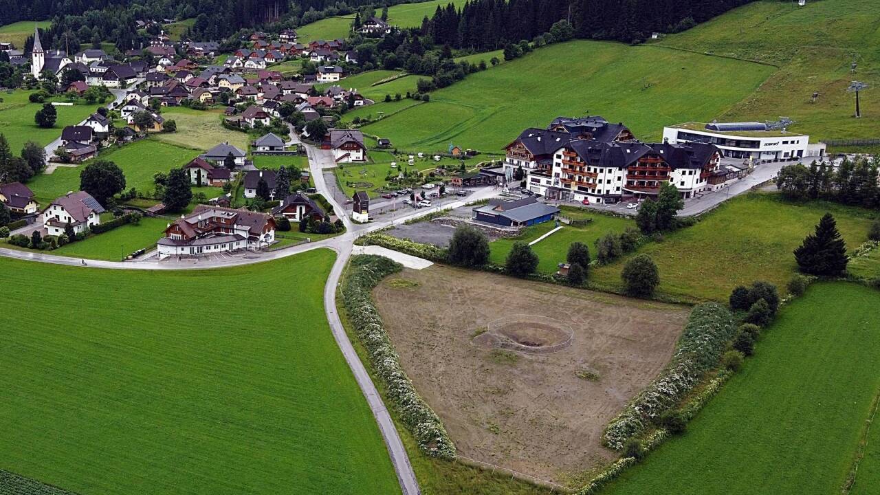 Wie eine Mondlandschaft wirkt die Hotelwiese in St. Margarethen. Ein „echter“ Baustart ist nicht in Sicht.  