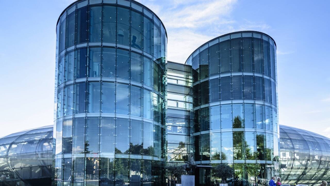 Der Hangar-7 in Maxglan zählt zu den architektonischen Aushängeschildern des Red-Bull-Imperiums, ein weiterer Prestigebau könnte sich dazugesellen.   Der Hangar-7 in Maxglan zählt zu den architektonischen Aushängeschildern des Red-Bull-Imperiums, ein weiterer Prestigebau könnte sich dazugesellen.