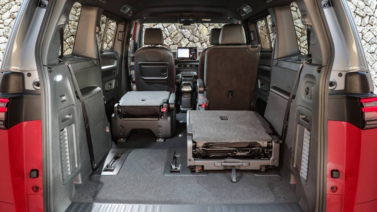 Der GTX ist mit 340 PS der stärkste VW-Bus aller Zeiten und kommt optional mit langem Radstand, bis zu sieben Sitzen und riesigem Glasdach.  