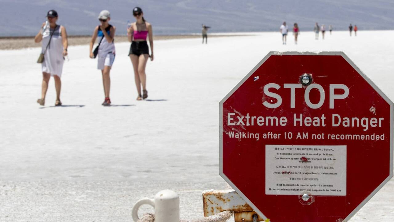 Warnschild im Death Valley.  
