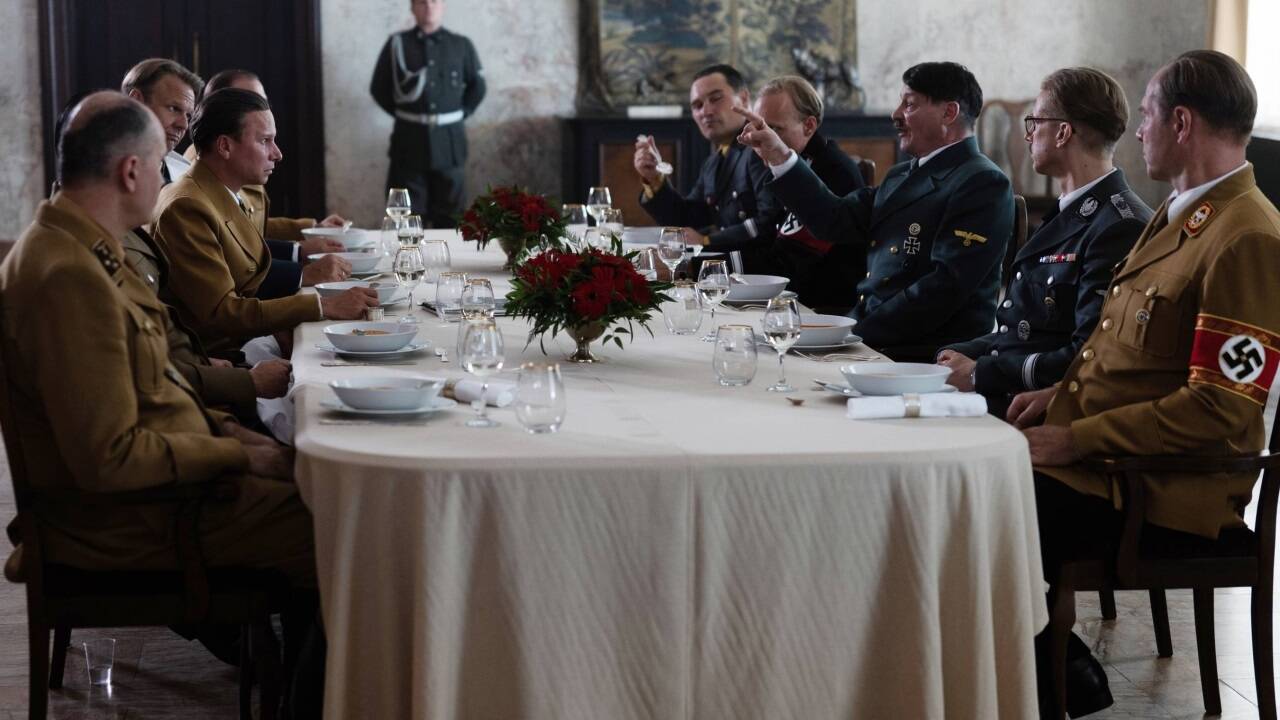 Bilder zum Film „Führer und Verführer“. 