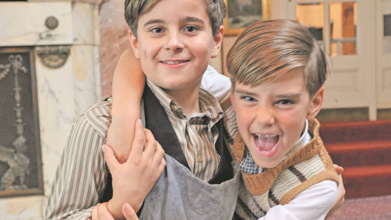 Der Pinzgauer Max Reinwald (l.) mit seinem Schauspielkollegen Ben Winkler am Set von „Das geheime Stockwerk“. Der Pinzgauer Max Reinwald (l.) mit seinem Schauspielkollegen Ben Winkler am Set von „Das geheime Stockwerk“.