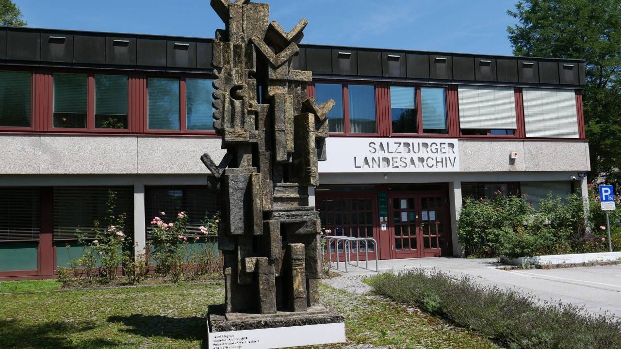 Die Archivfunktion des Salzburger Landesarchivs wird auch künstlerisch in Szene gesetzt.  