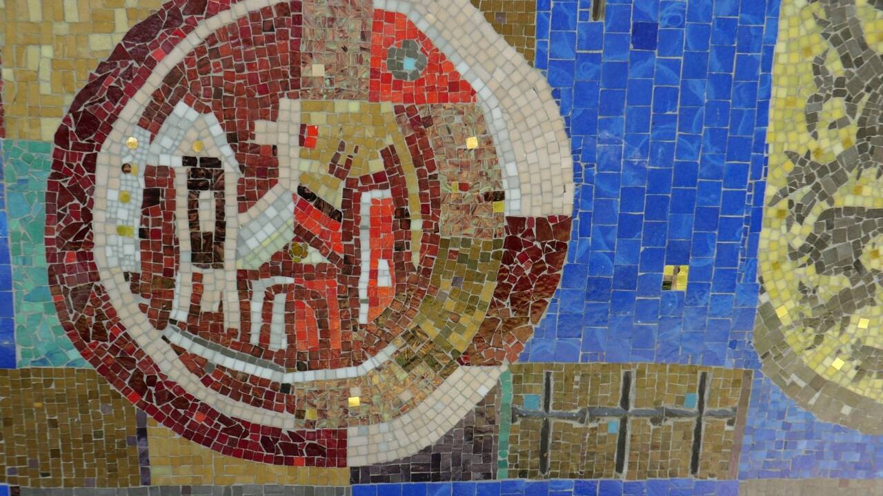 Blicke auf das Glaskeramikmosaik.  