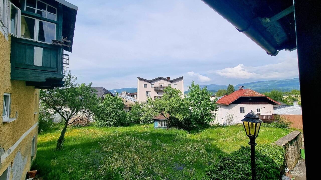 Das ist die umstrittene 1200 Quadratmeter große Fläche. Immobilienentwickler Ditfried Kurz hat hier 2020 zwei Häuser samt Garten erworben.  Das ist die umstrittene 1200 Quadratmeter große Fläche. Immobilienentwickler Ditfried Kurz hat hier 2020 zwei Häuser samt Garten erworben.