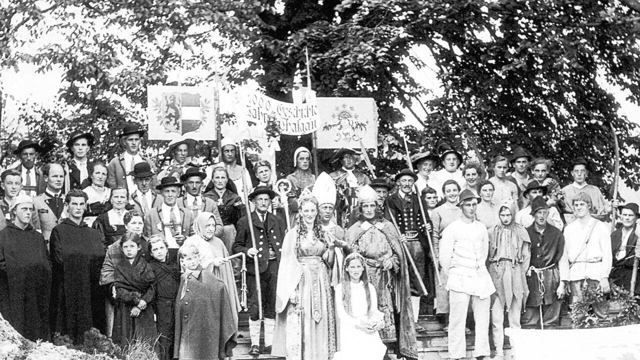 Im Jahr 1953 spielte das Theater„1000 Jahre Geschichte Thalgau“ nach.  