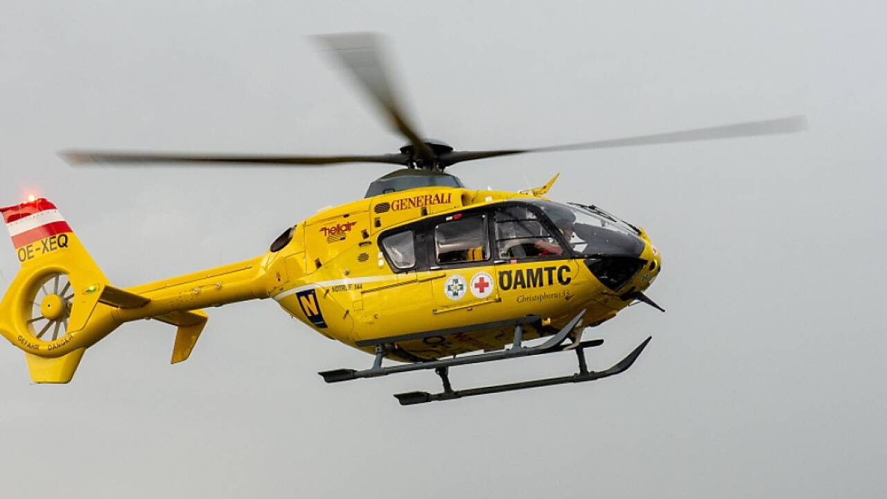 Der Verunglückte wurde per Hubschrauber geborgen.  Der Verunglückte wurde per Hubschrauber geborgen.