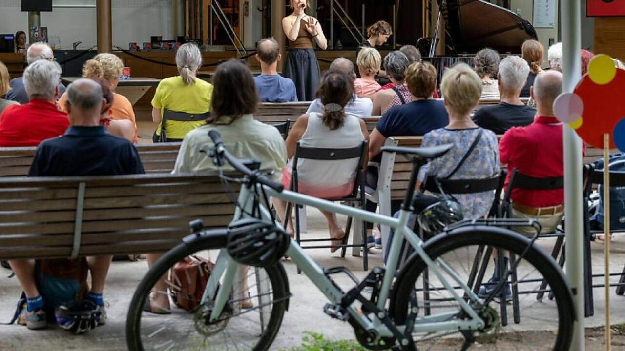 Zuerst in die Pedale treten, dann Musik genießen 