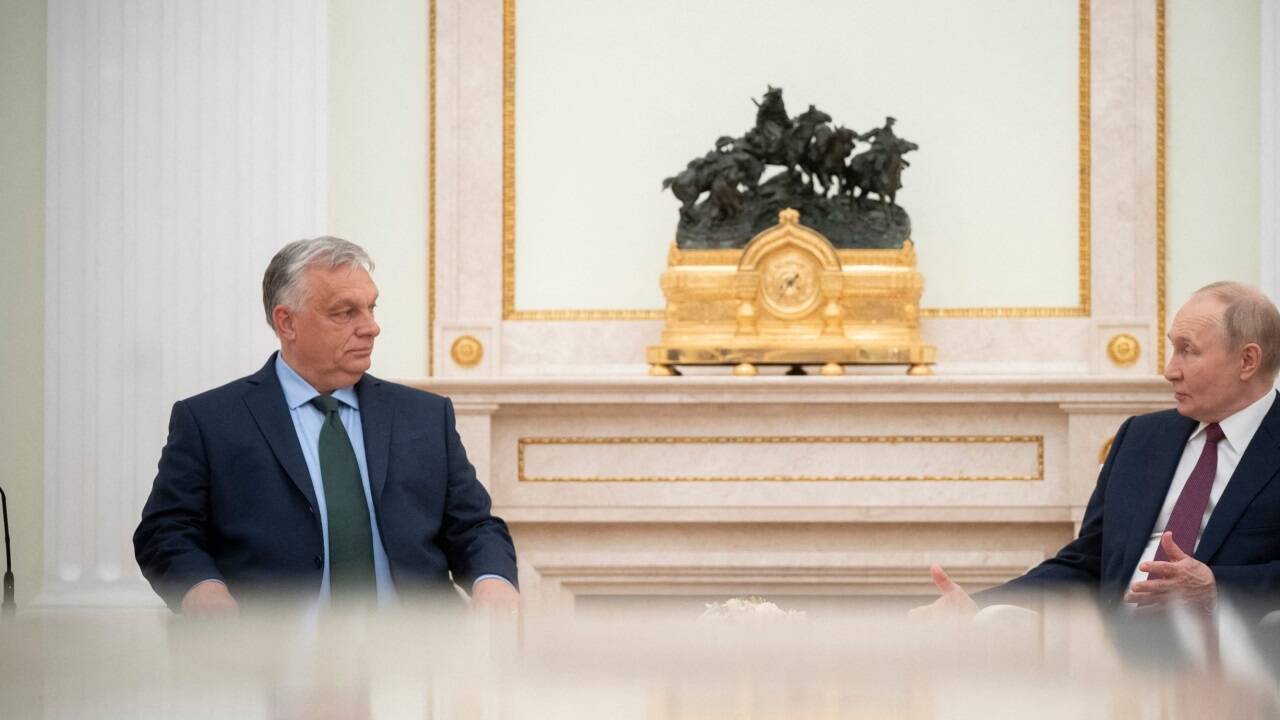 Der ungarische Ministerpräsident Viktor Orbán trifft auf den russischen Präsidenten Wladimir Putin. Der ungarische Ministerpräsident Viktor Orbán trifft auf den russischen Präsidenten Wladimir Putin.