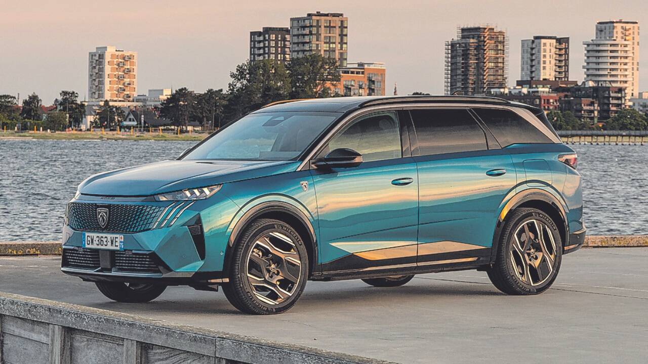 Kompakt ist anders, aber mit 4,79 Metern ist der Peugeot E-5008 tatsächlich bald der kürzeste Elektro-Siebensitzer am Markt. 