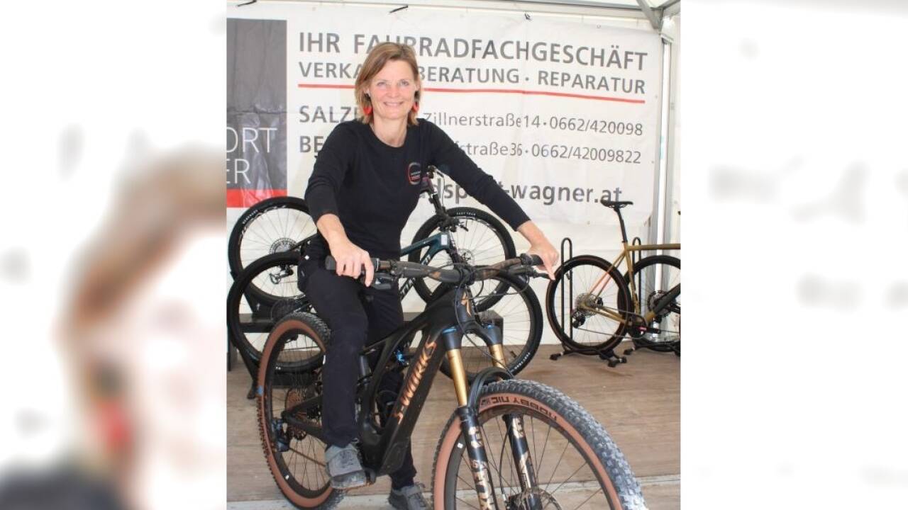 Sibylle Wagner hat 14 Jahre Rennerfahrung und führt seit vierzig Jahren mit ihrem Mann erfolgreich das Geschäft Radsport Wagner. 