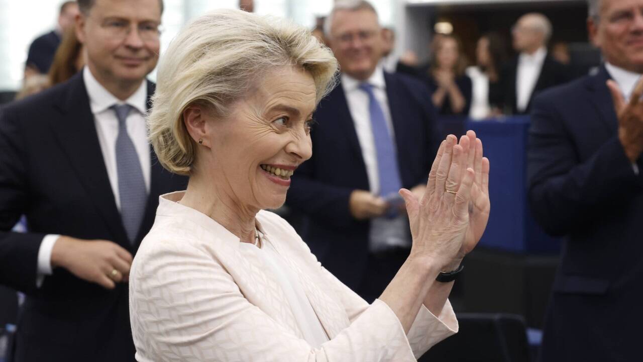 Ursula von der Leyen dankt ihren Unterstützern und Unterstützerinnen.  