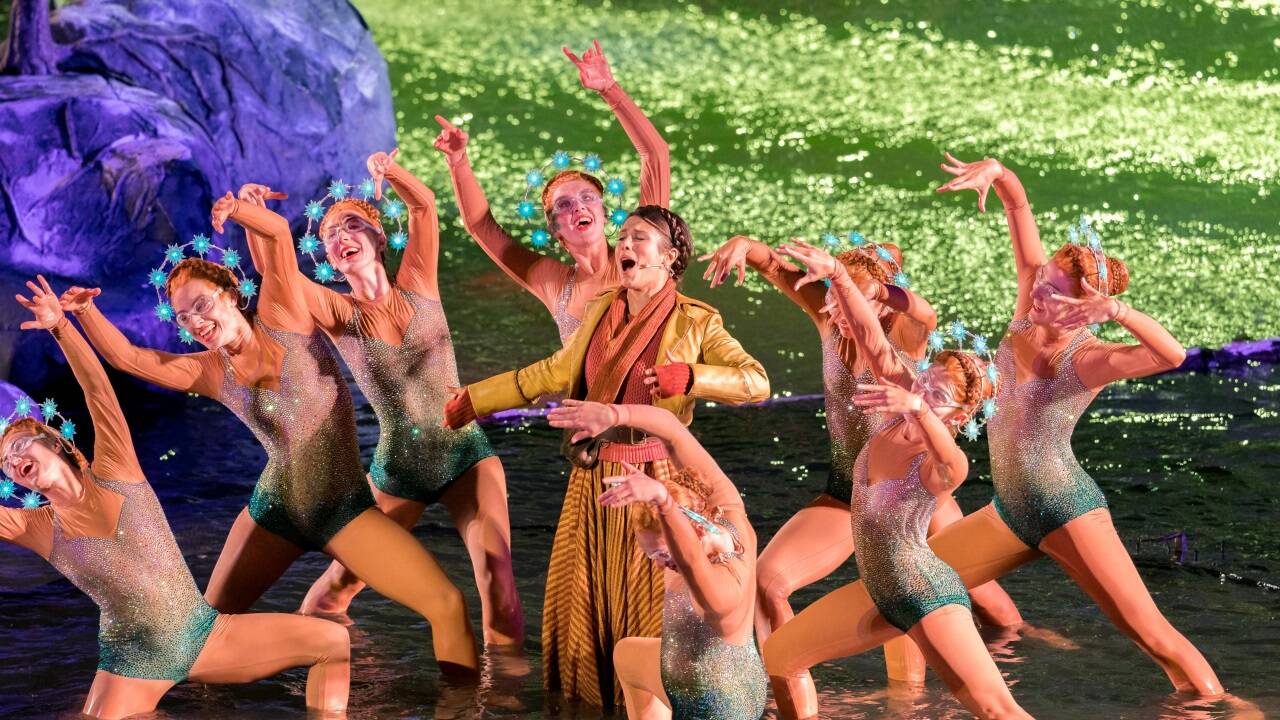 Katharina Ruckgaber als Ännchen mit Wasserballett 