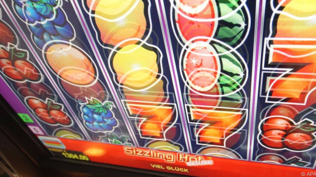 Trügerische Hoffnung auf schnelles Geld (Symbolbild).  Trügerische Hoffnung auf schnelles Geld (Symbolbild).