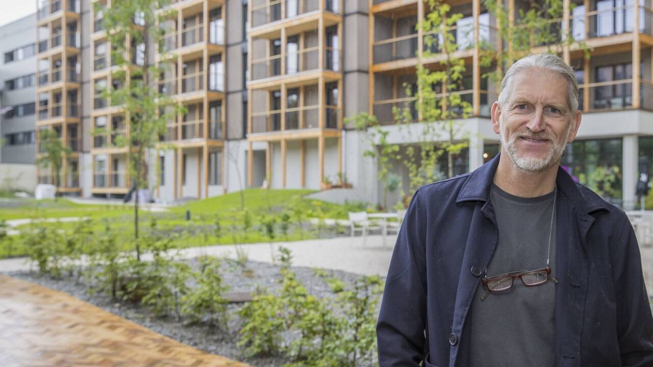 Architekt Tom Lechner vor dem Projekt „Am Hirschengrün“ in Elisabeth-Vorstadt.  