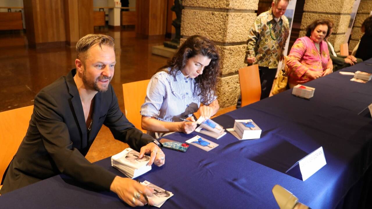 Heiß begehrte Autogramme von den Festspielstars. 