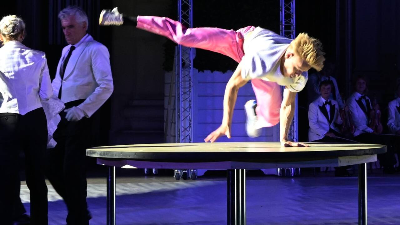 ... und Tobias Winkler tanzen beim Jedermann. 