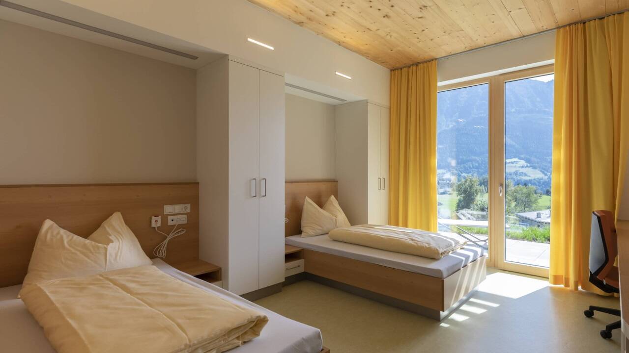Der Leuwaldhof in St. Veit im Pongau ist die einzige Reha für krebskranke Kinder und Jugendliche in Österreich und bietet etwa 40 Vollzeitarbeitsplätze (Vollzeitäquivalente). 