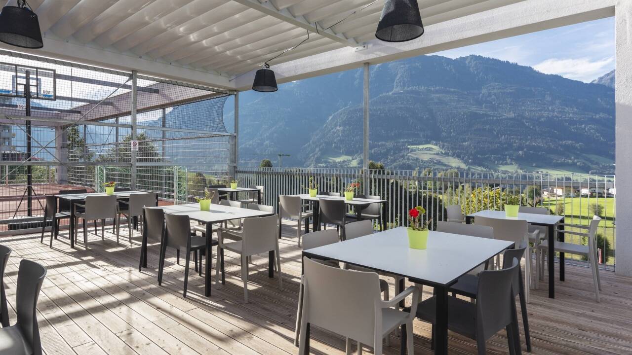 Der Leuwaldhof in St. Veit im Pongau ist die einzige Reha für krebskranke Kinder und Jugendliche in Österreich und bietet etwa 40 Vollzeitarbeitsplätze (Vollzeitäquivalente). 