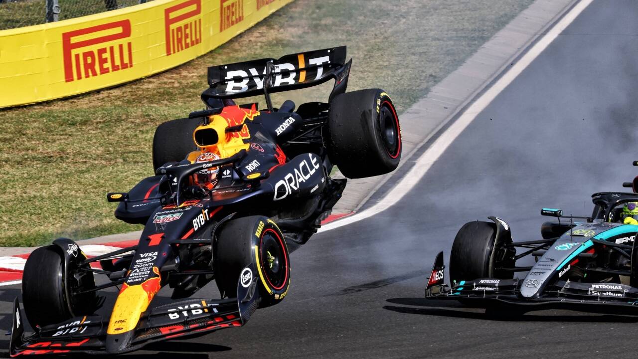 Max Verstappen (links) kollidierte in Budapest mit Lewis Hamilton. 