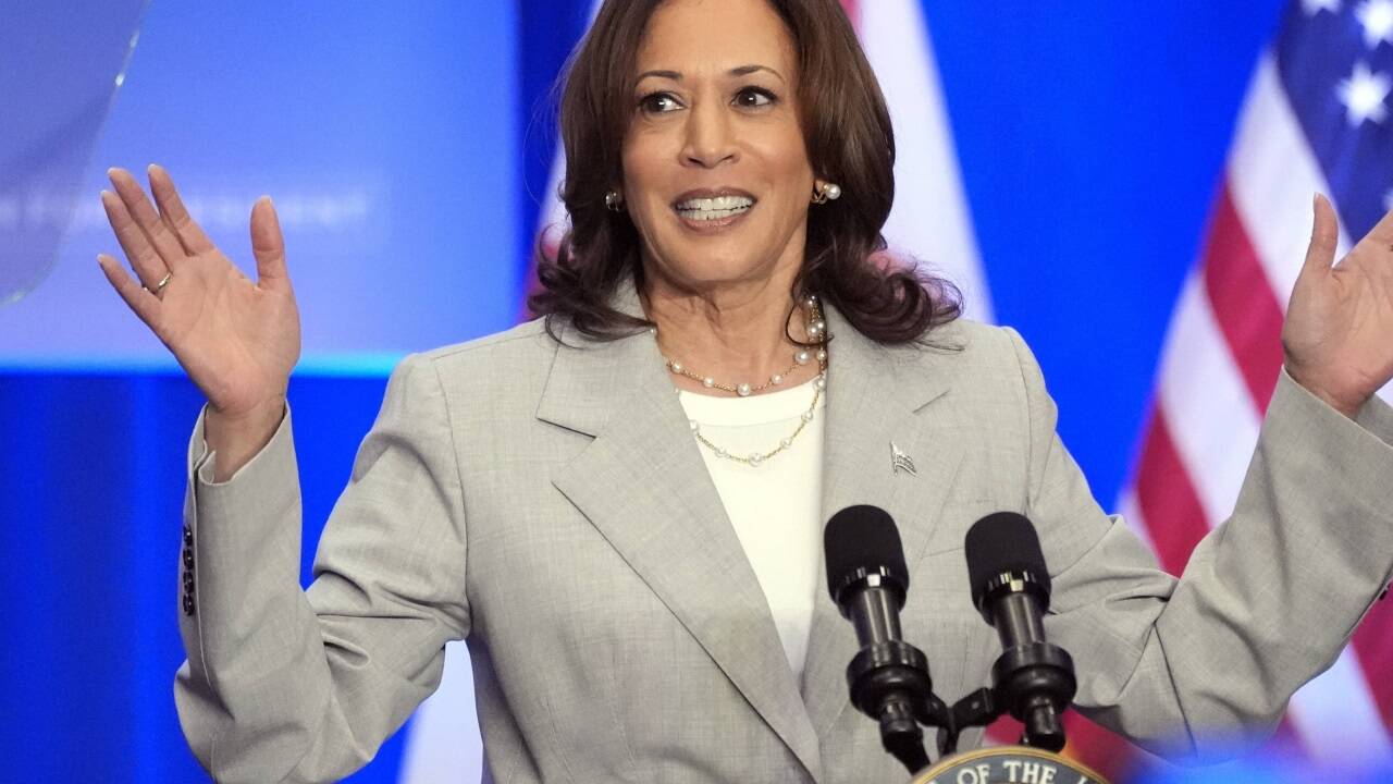 Kamala Harris stand bisher im Schatten: Nun empfiehlt sie Joe Biden für seine Nachfolge.  