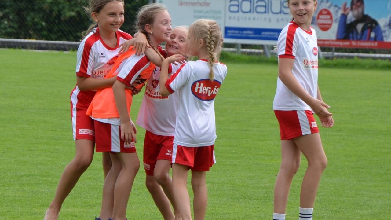 Auch immer mehr Mädchen entdecken ihre Begeisterung für den Fußball.  