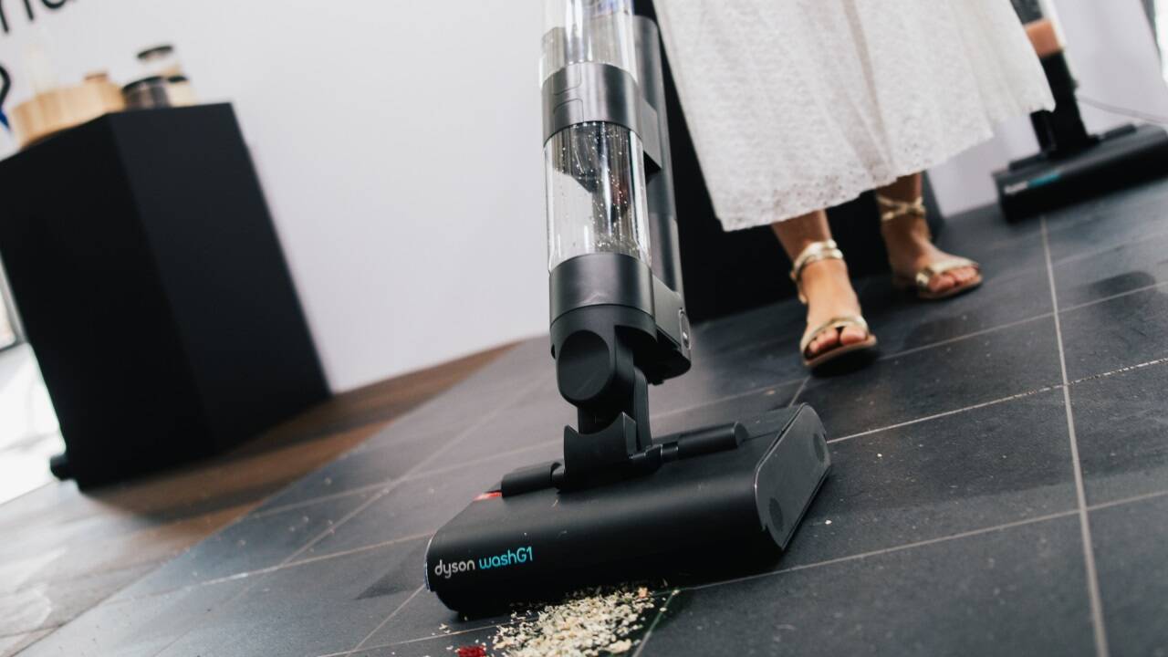 Sauberkeit beim Schlafen und Wohnen: Dyson hat dafür den Nassbodensauger Wash G1 entwickelt.  