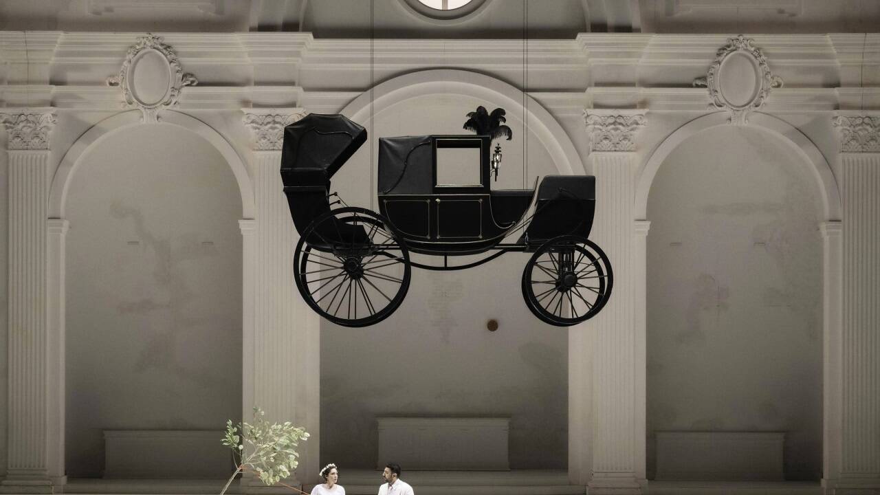 Anna El-Khashem als Zerlina, Davide Luciano als Don Giovanni.  Anna El-Khashem als Zerlina, Davide Luciano als Don Giovanni.